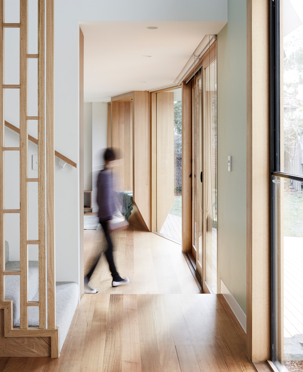 Windust-Architecture-X-Interiors-beehive-house-corridor