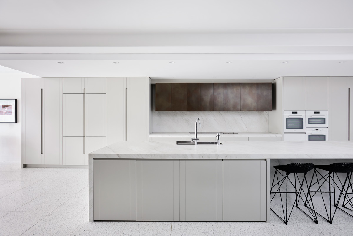 Windust-Architecture-X-Interiors-city-beach-house-kitchen