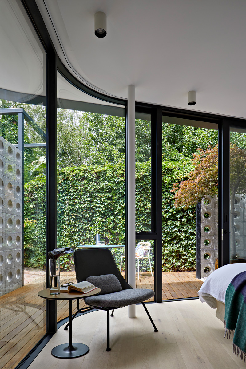 Windust-Architecture-X-Interiors-grand-pavilion-interior-corner-curved-glass