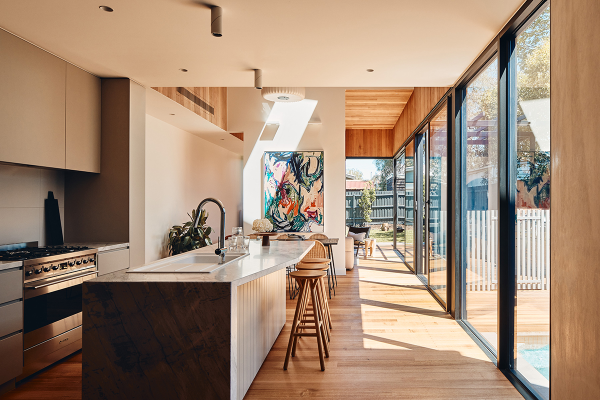 Windust-Architecture-X-Interiors-jessie-oh-jessie-sun-filled-kitchen-dining-living