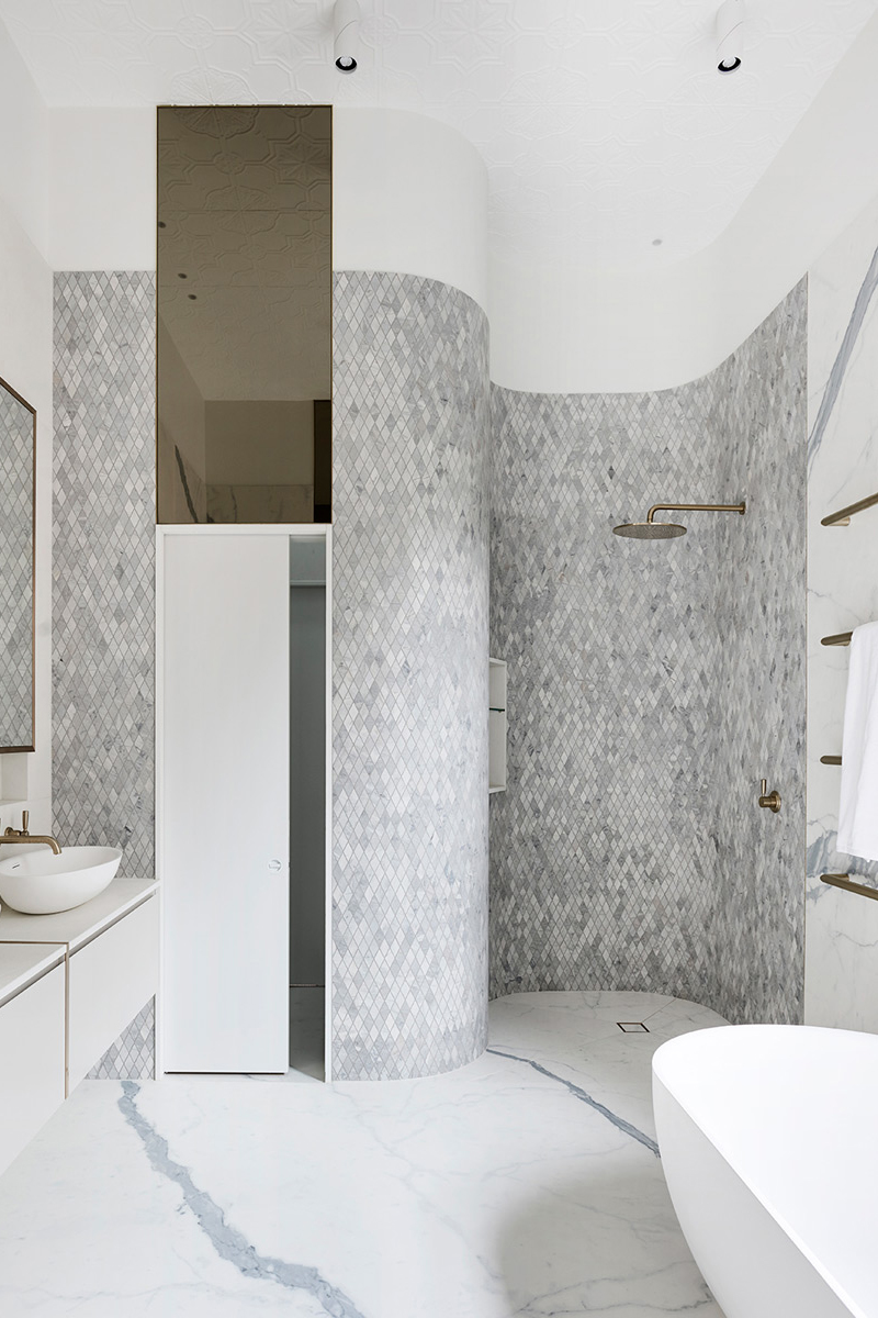 Windust-Architecture-X-Interiors-narnias-secret-master-ensuite-bath-curved-shower-wall