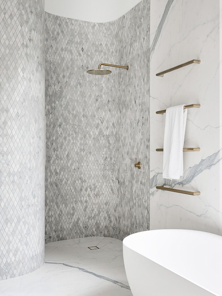 Windust-Architecture-X-Interiors-narnias-secret-master-ensuite-curved-wall-shower