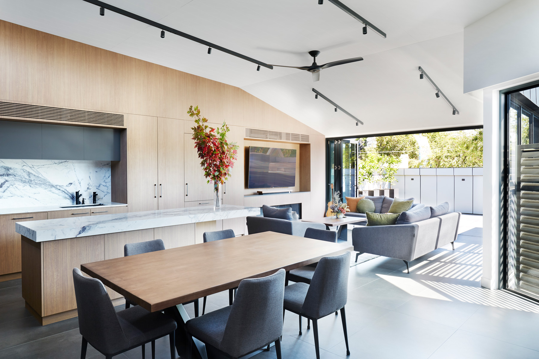 Windust-Architecture-X-Interiors-light-wellness-living-dining